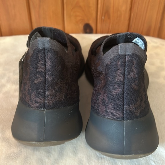 Yeezy Boost 380 Size 10.5 SKU FZ1270 Onyx - Picture 5 of 8